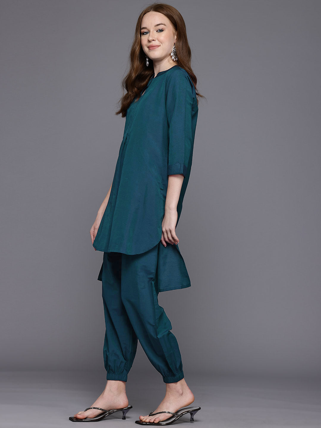 Ahalyaa Solid Tunic & Trousers Co-ords