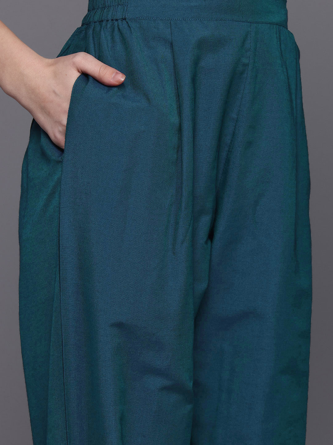 Ahalyaa Solid Tunic & Trousers Co-ords