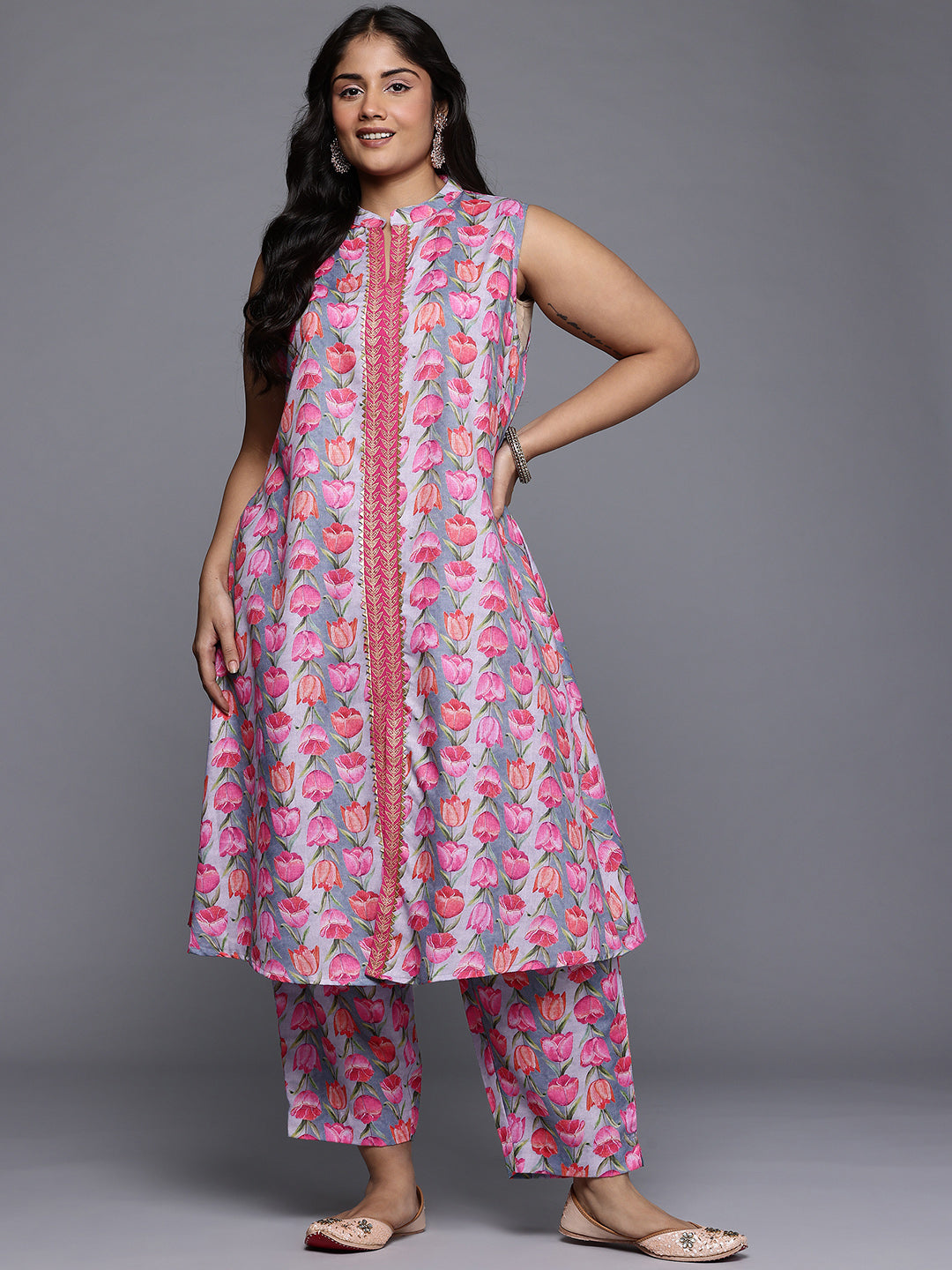 Plus Size Floral Printed Gotta Patti Straight Kurta with Trousers