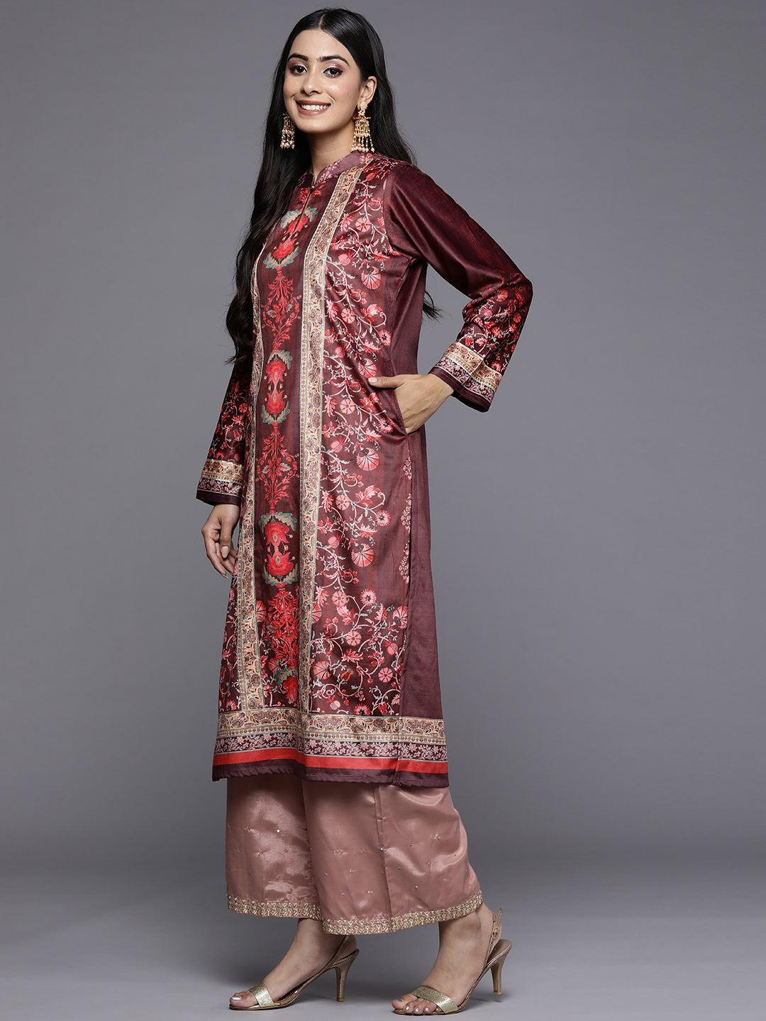 Ahalyaa Women Burgundy & Golden Floral Printed Gotta Patti Floral Velvet Kurta