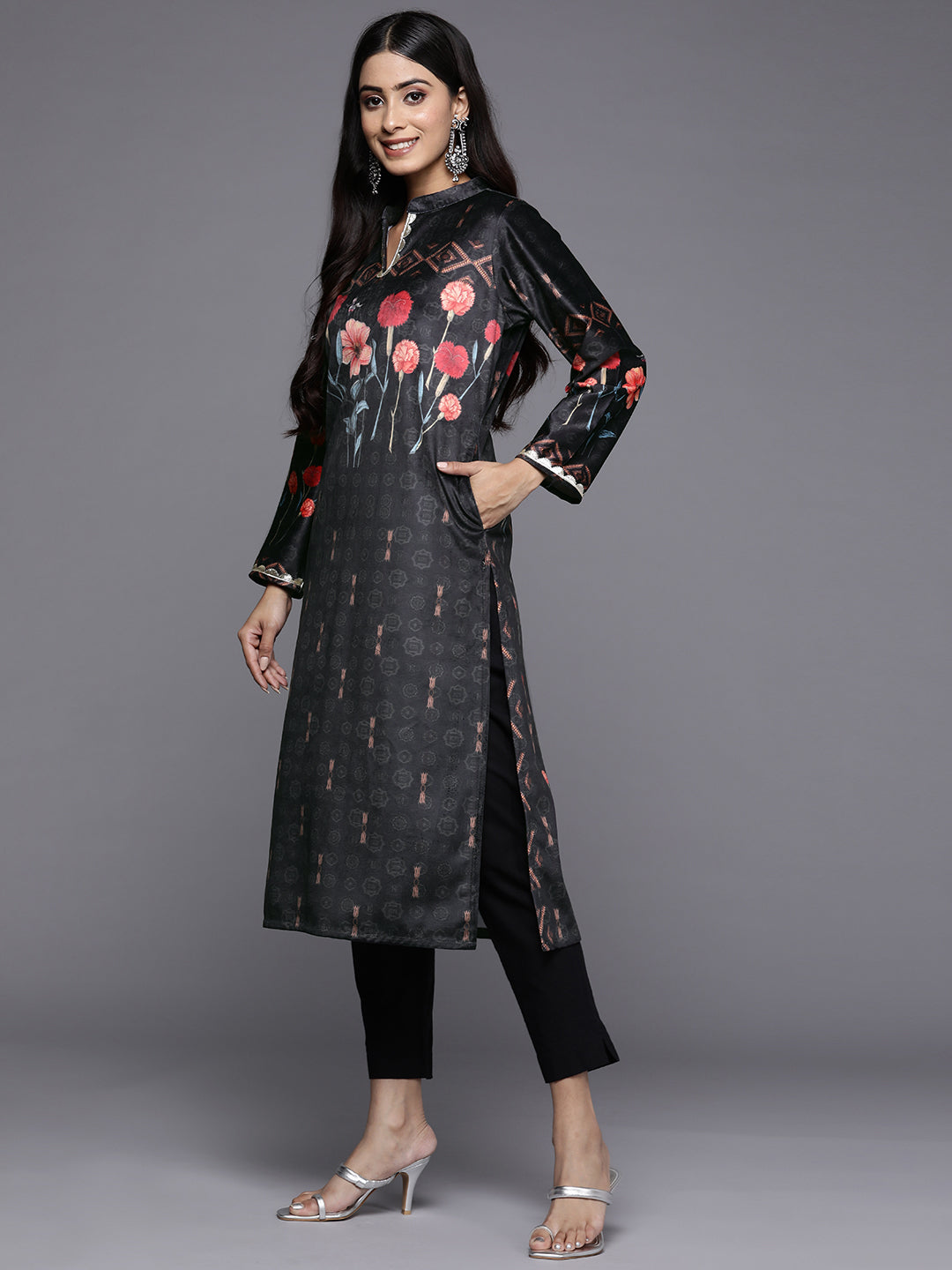 Ahalyaa Women Black & Red Floral Printed Gotta Patti Velvet Kurta