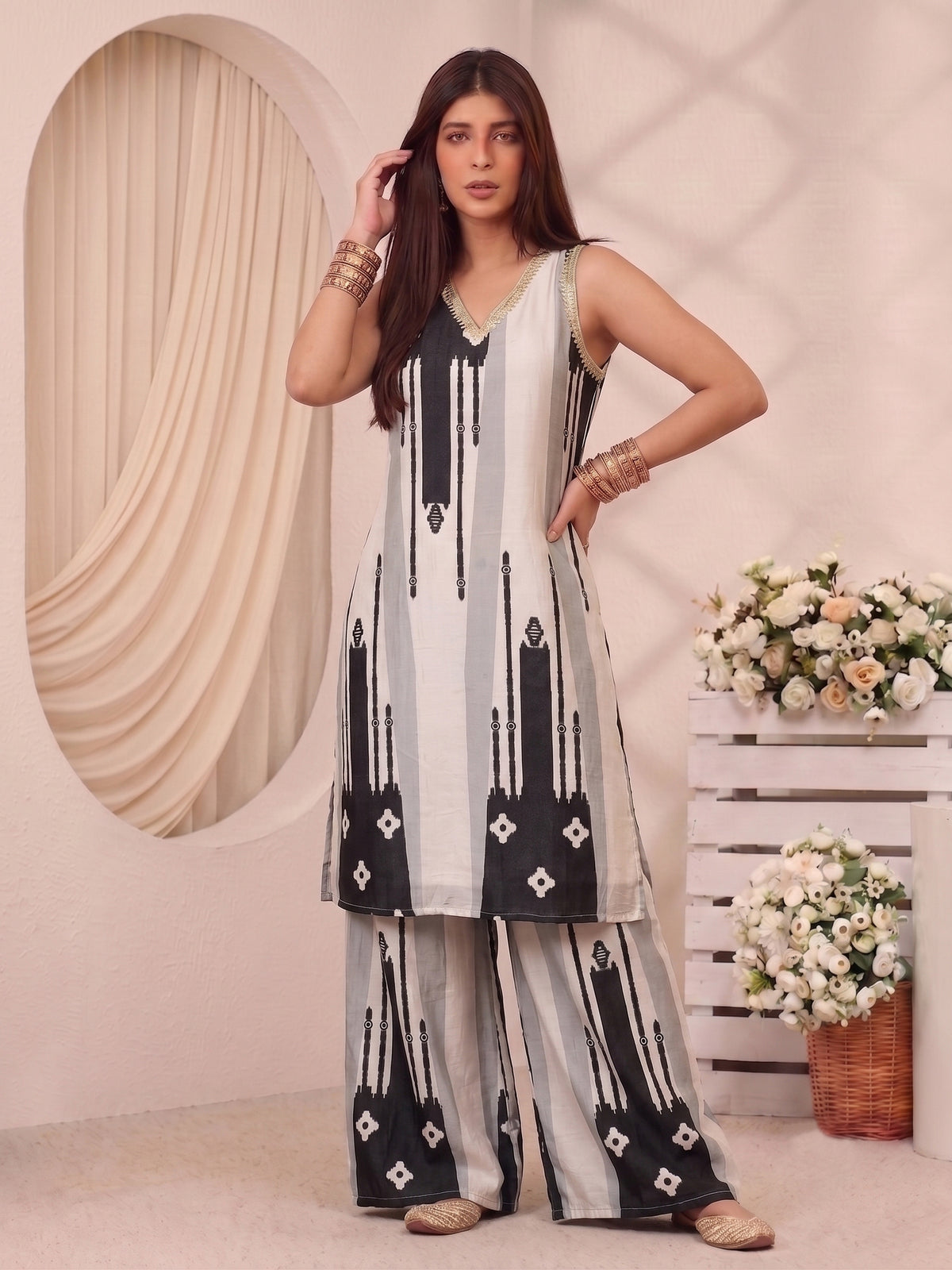 Women Printed Regular Pure Silk Kurta with Palazzos