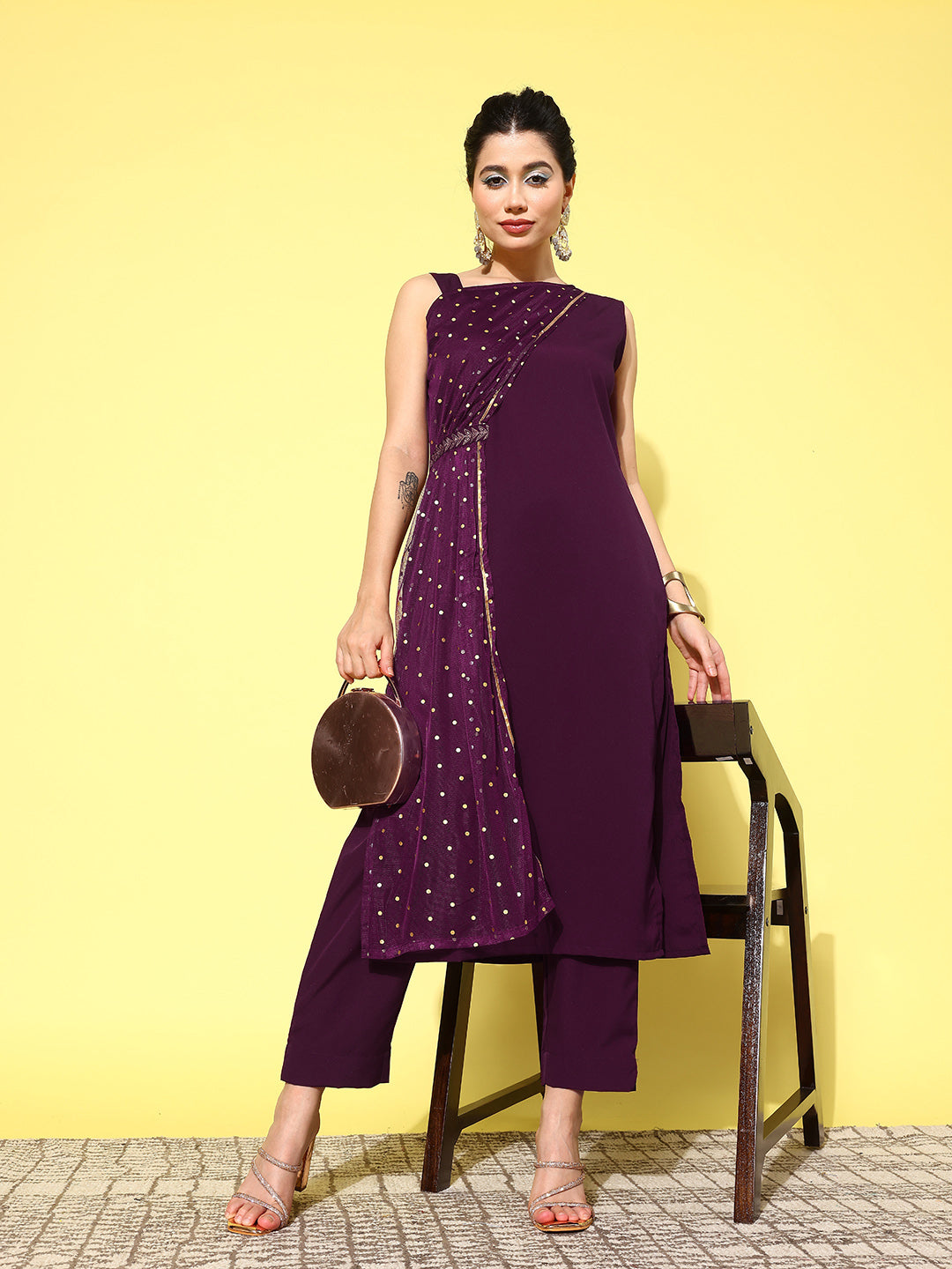 Ahalyaa Women Printed Regular Gotta Patti Kurta with Trousers