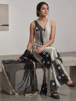 Ahalyaa Women Printed Regular Pure Silk Kurta with Palazzos & Dupatta - Off White