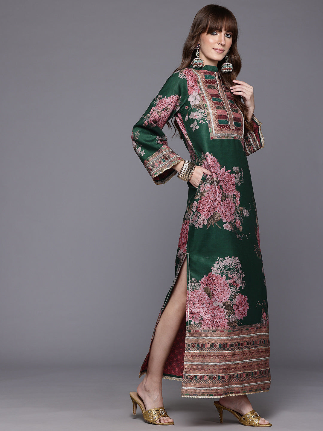 Ahalyaa Women Floral Printed Sequinned Floral Kurta