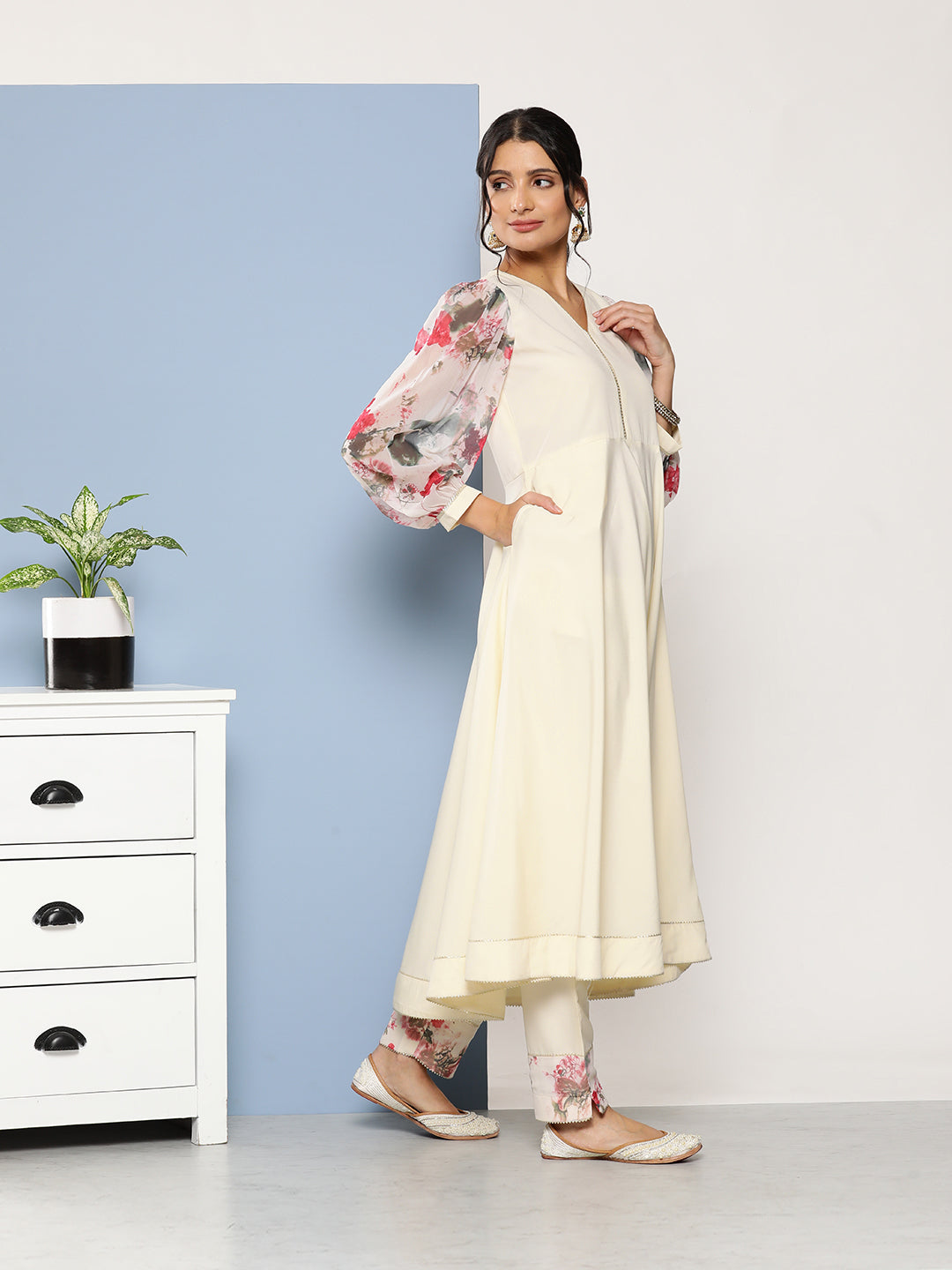 Off White Floral Gotta Patti Kurta with Trousers & With Dupatta