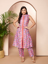 Women Floral Printed Panelled Kurta with Trousers
