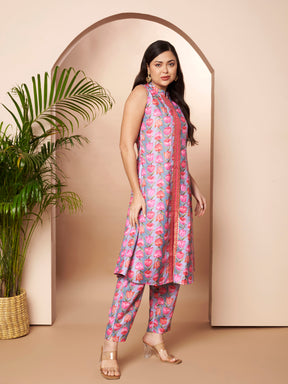 Women Floral Printed Panelled Kurta with Trousers