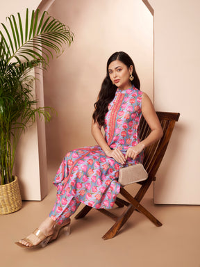 Women Floral Printed Panelled Kurta with Trousers
