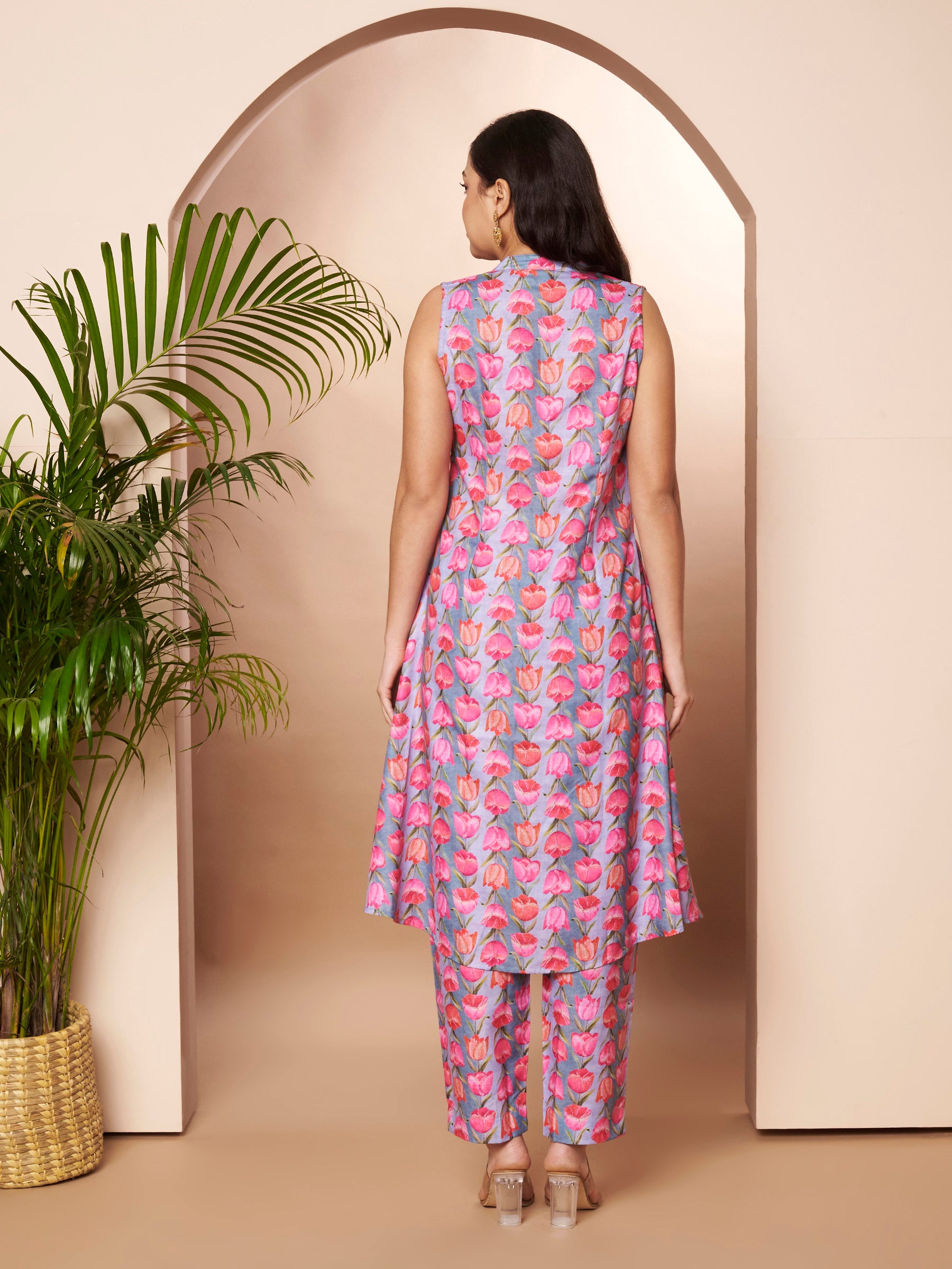Women Floral Printed Panelled Kurta with Trousers