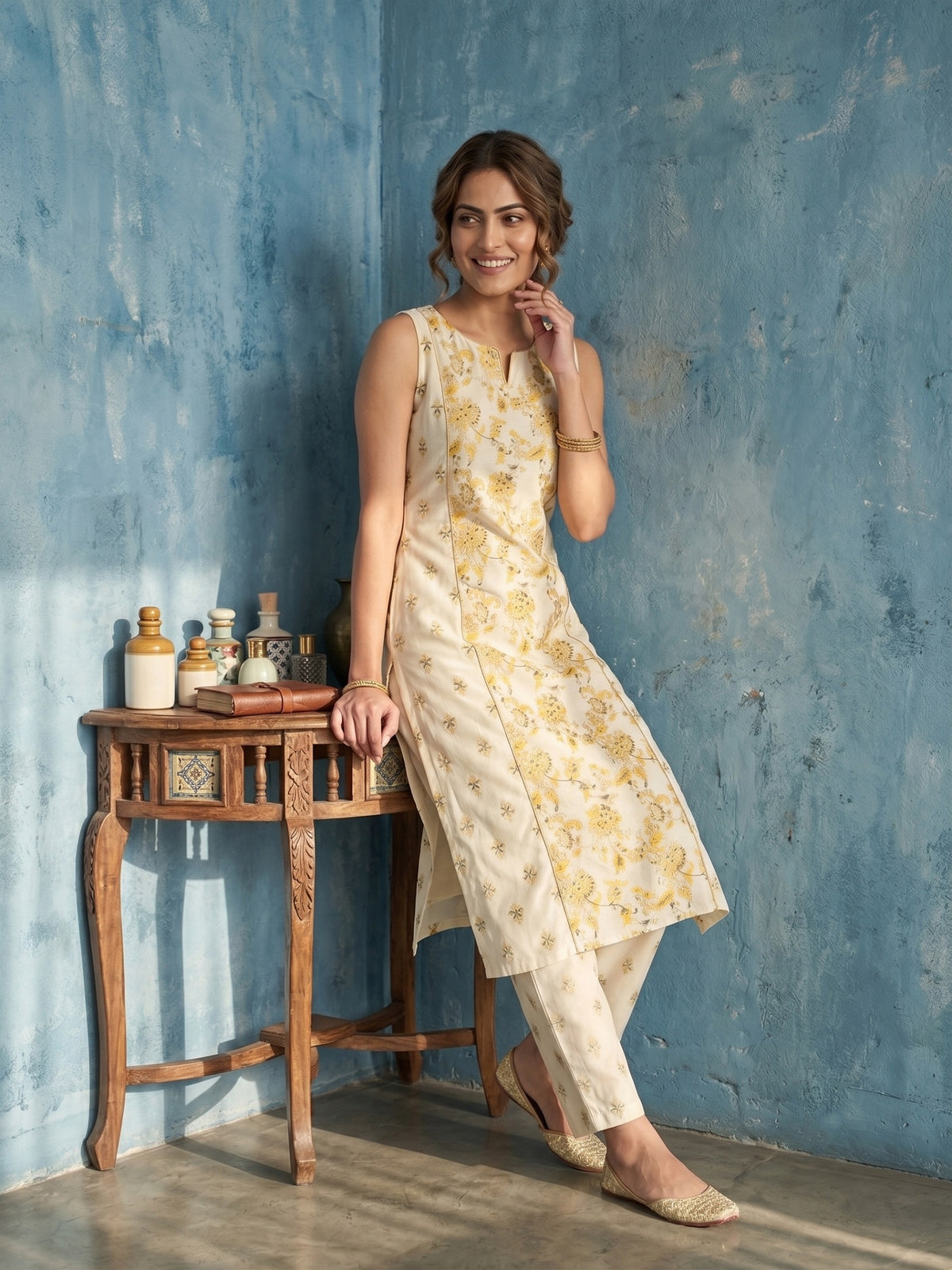 Women Floral Printed Regular Kurta with Trousers