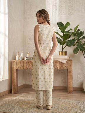 Women Floral Printed Regular Kurta with Trousers