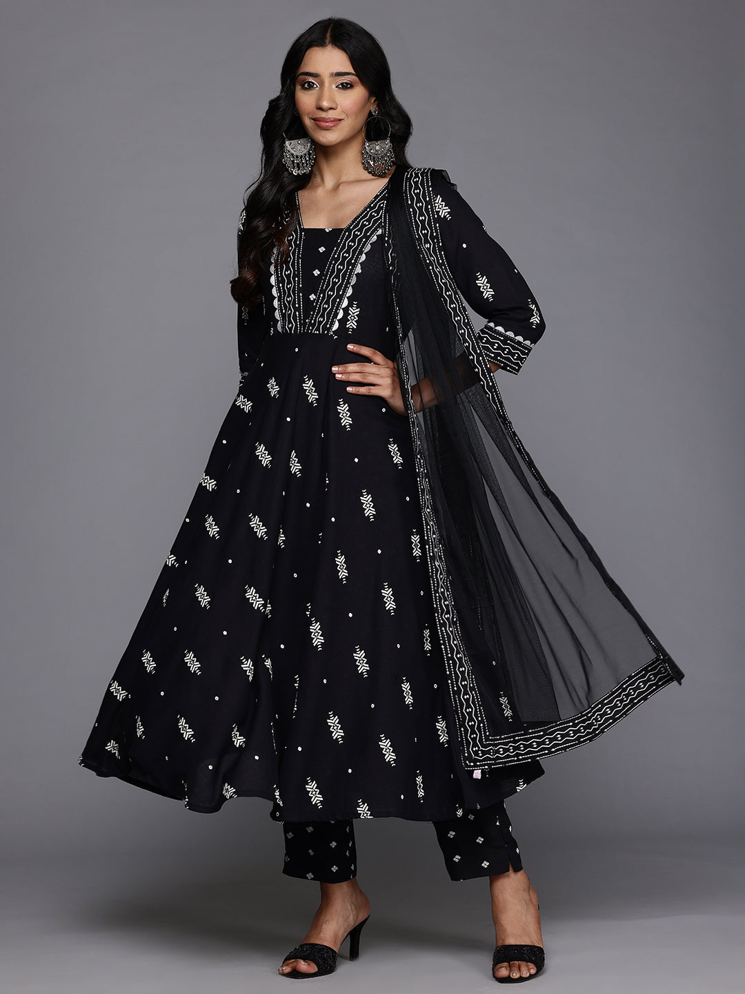 Geometric Printed Kurta with Trousers & With Dupatt