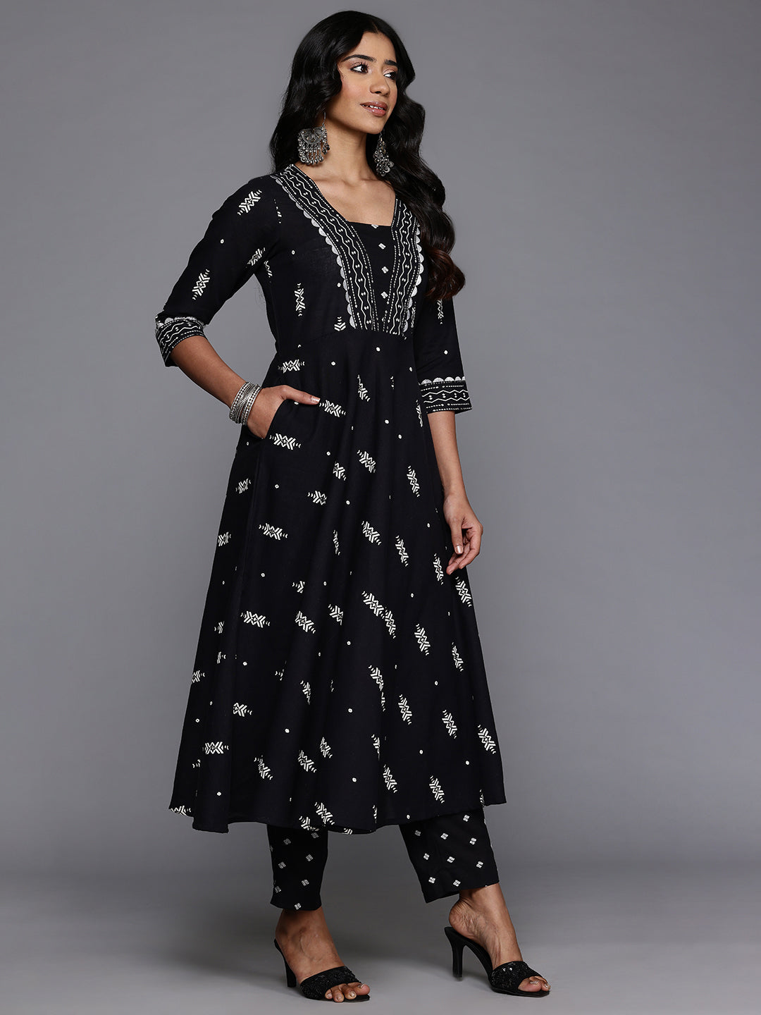 Geometric Printed Kurta with Trousers & With Dupatt
