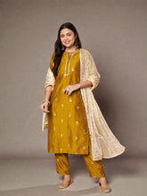 Women Floral Printed Regular Kurta with Trousers & With Dupatta