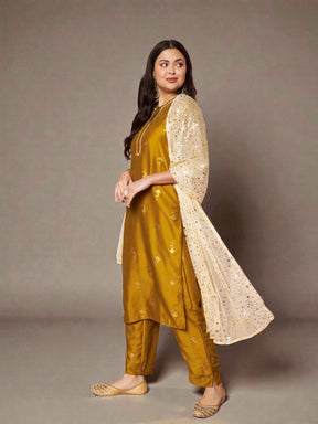 Women Floral Printed Regular Kurta with Trousers & With Dupatta