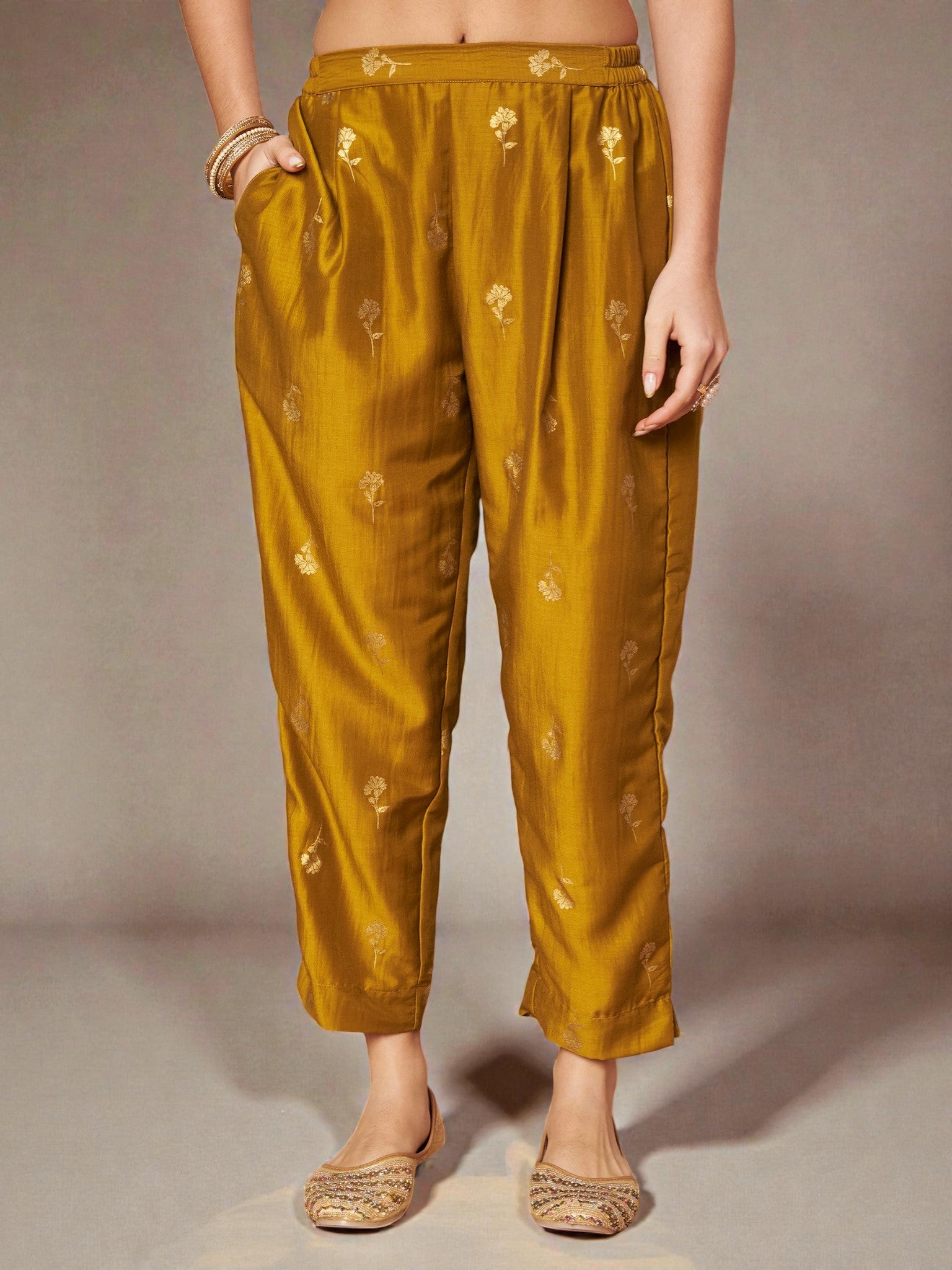 Women Floral Printed Regular Kurta with Trousers & With Dupatta