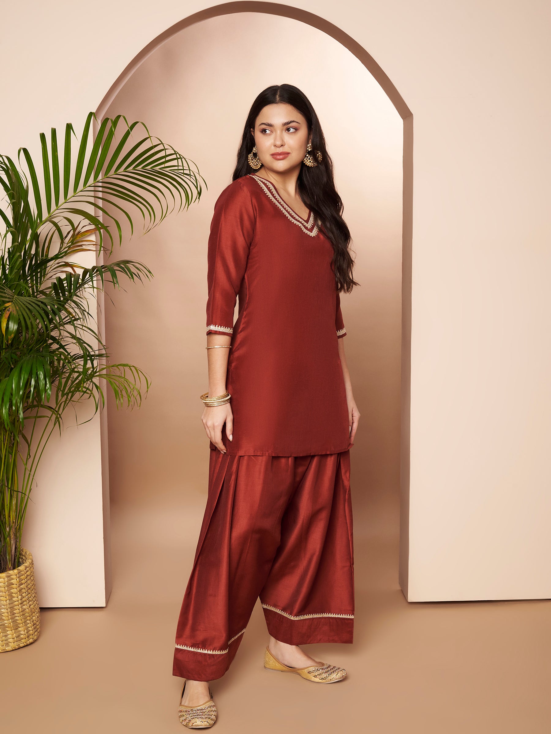 Women Regular Kurti with Farshi Salwar & Dupatta