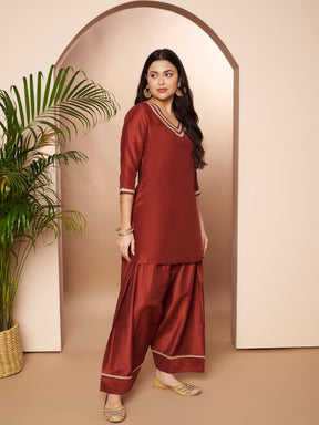 Women Regular Kurti with Farshi Salwar & Dupatta