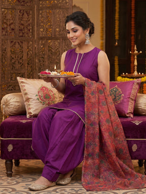 Women Floral Regular Thread Work Kurta with Patiala & With Dupatta
