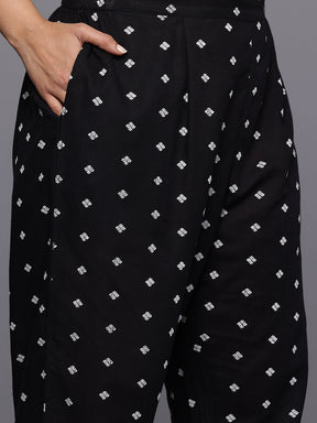 Plus Size Printed Panelled Kurta with Trousers