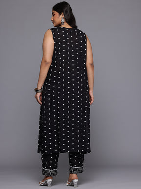 Plus Size Printed Panelled Kurta with Trousers