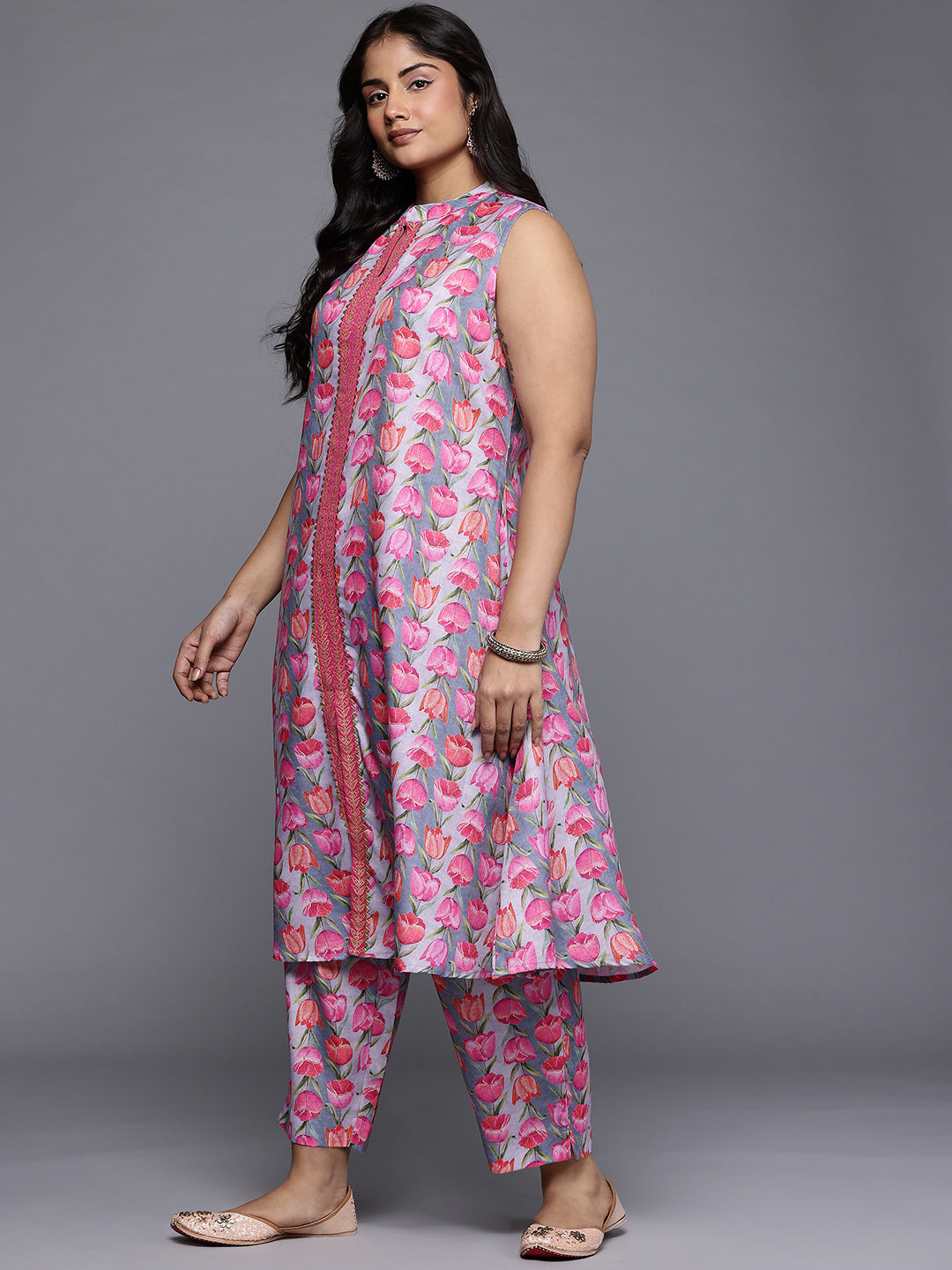 Plus Size Floral Printed Gotta Patti Straight Kurta with Trousers