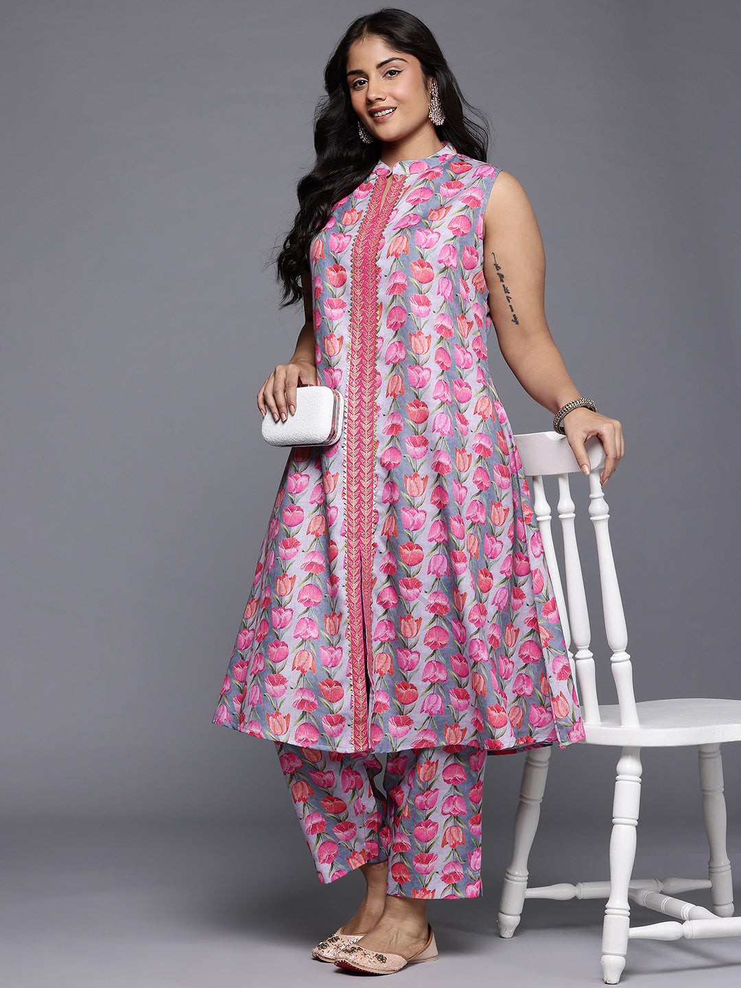 Plus Size Floral Printed Gotta Patti Straight Kurta with Trousers