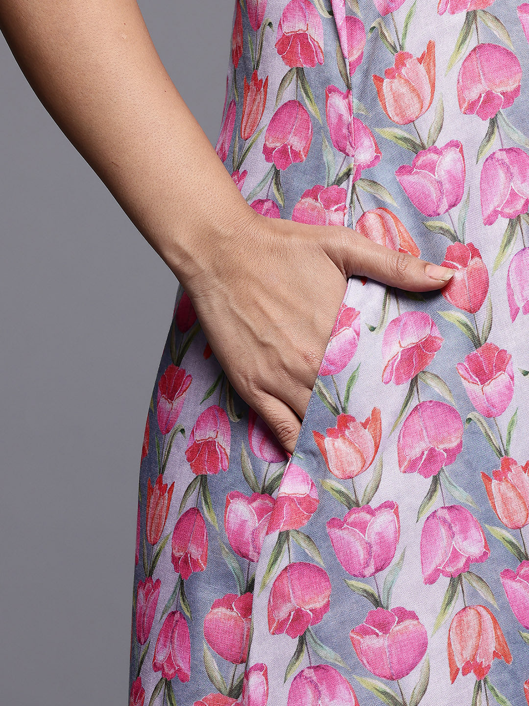 Plus Size Floral Printed Gotta Patti Straight Kurta with Trousers