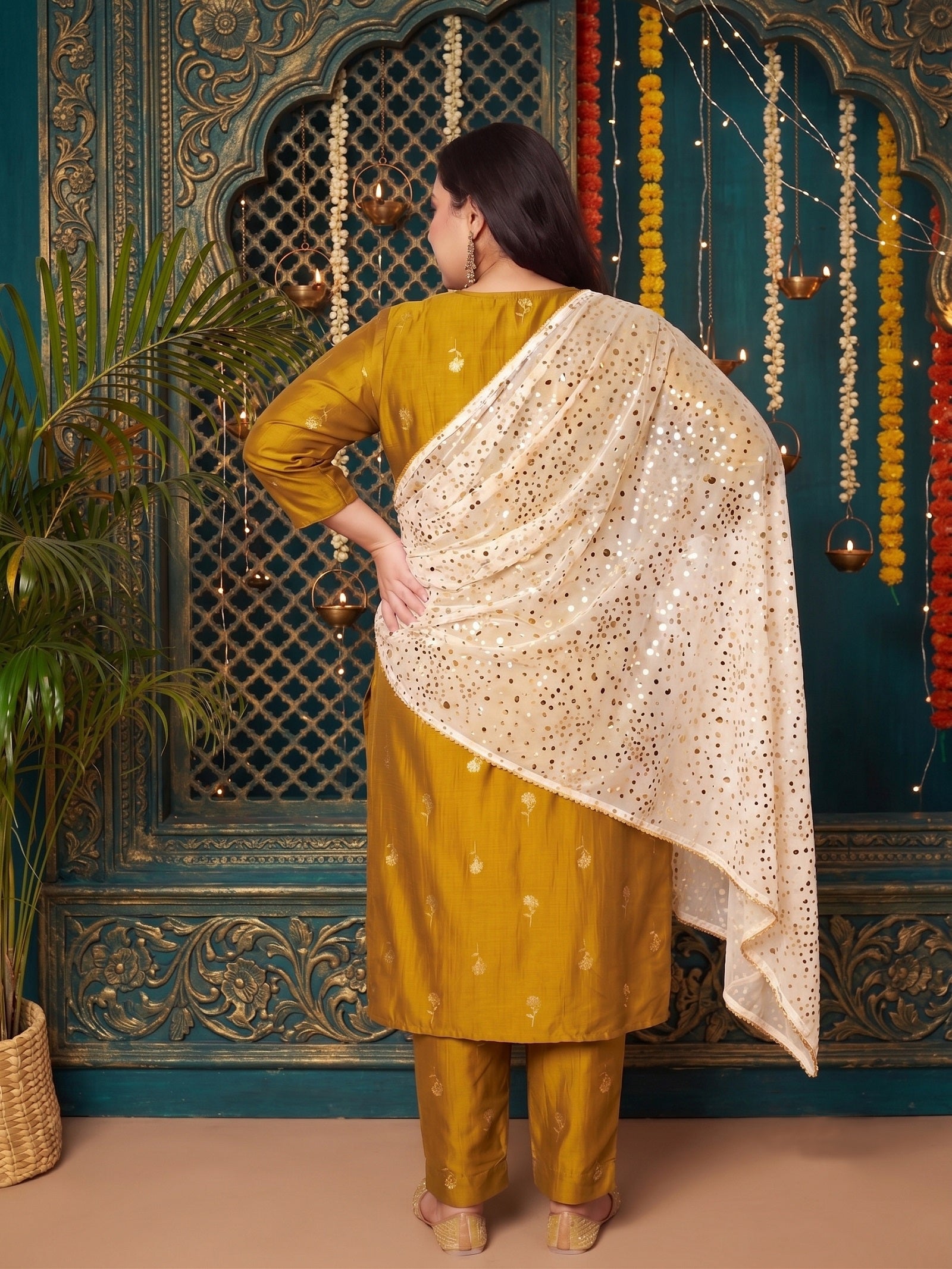 Women Ethnic Motifs Printed Regular Kurta with Trousers & With Dupatta