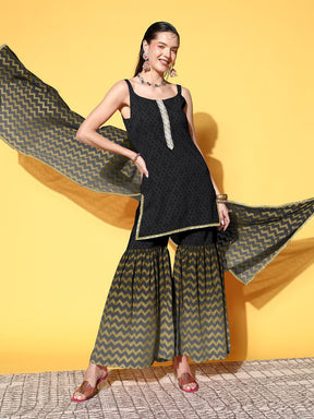 Women Printed Regular Gotta Patti Kurta with Sharara & With Dupatta