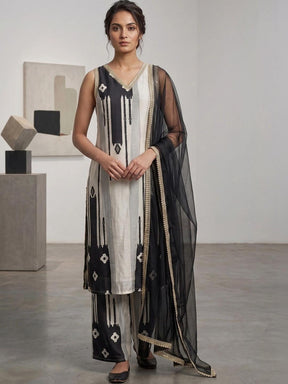 Ahalyaa Women Printed Regular Pure Silk Kurta with Palazzos & Dupatta - Off White