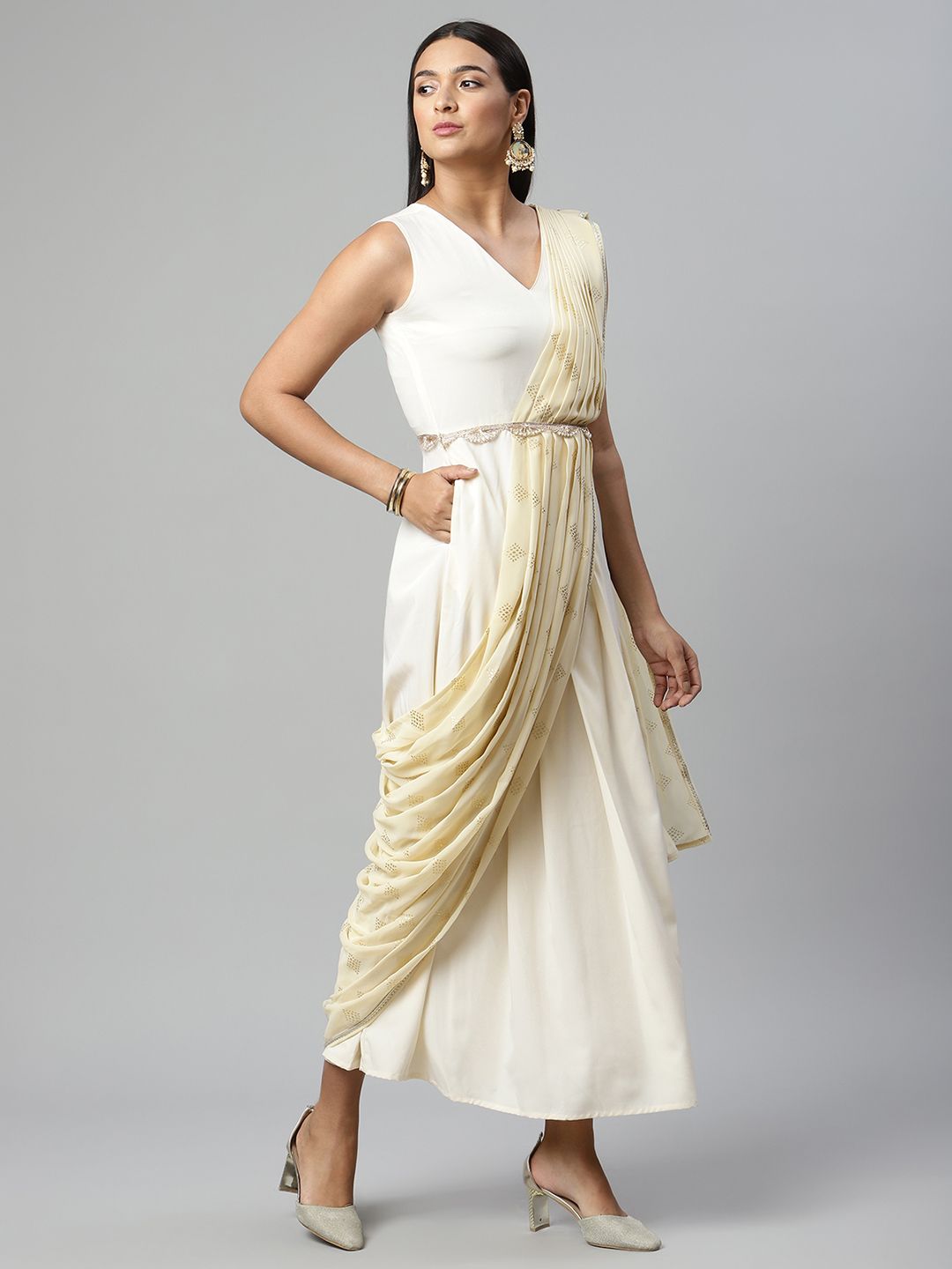 Ahalyaa Women Off White Crepe Georgette Saree Dress With Printed Pallu