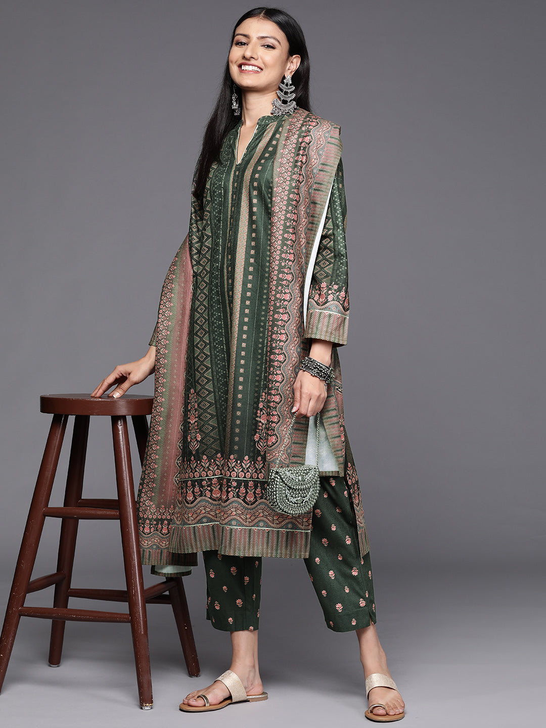 Ahalyaa Women Green Printed Gotta Patti Velvet Kurta with Trousers & With Dupatta